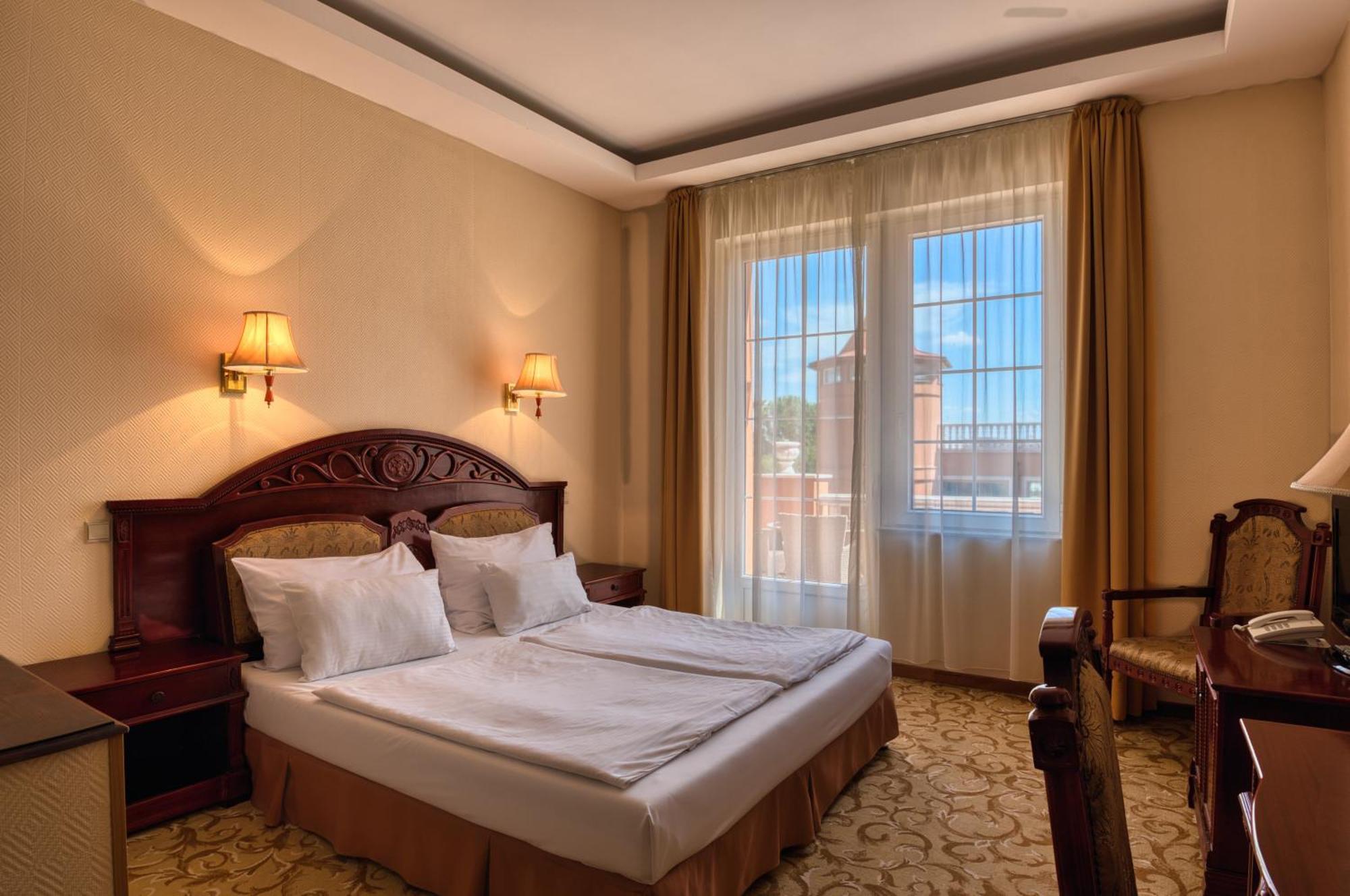 Hotel Bellevue Эстергом Экстерьер фото